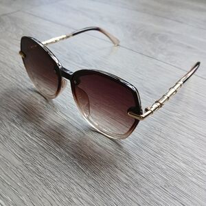 🤯2/$15 Aldo Gradient Sunglasses With Gold Pattern On Sides